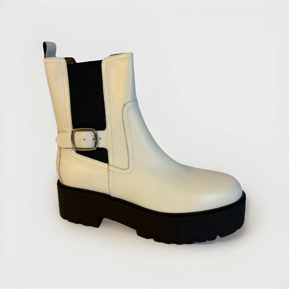 NIB Marc Fisher Dacilla White Leather Platform Ankle Boots Womens Size 7M